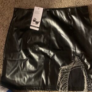 Tobi Shiny Black Mini Skirt with Chain Accent